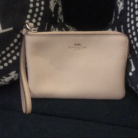 PRELOVED Coach cream wristlet - Picture 2 of 8